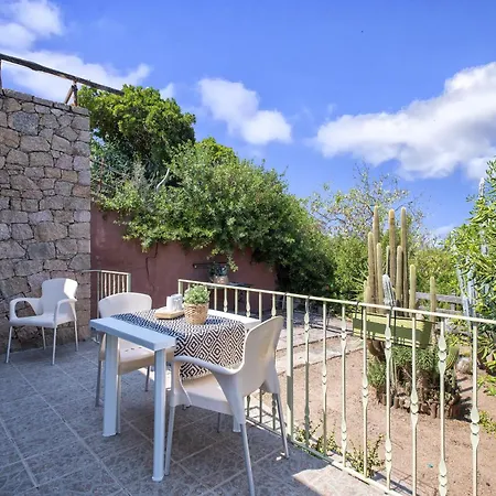 Casa vacanze Vista Mozzafiato Ad Isola Rossa (Sassari)